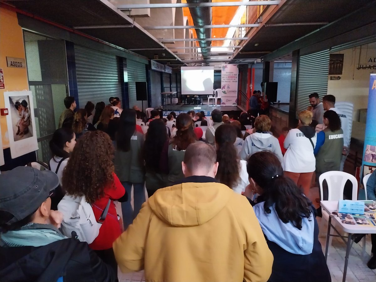 ¡Ayer celebramos el 5º Encuentro de Entidades de <a href="/3barriosamate/">Plataforma Civica 3Barrios-Amate</a> !
Con el lema “Actívate por tu Barrio”, pusimos el foco en la participación vecinal.
Gracias a entidades, vecinos, participantes de la mesa redonda, y al Distrito Cerro Amate del <a href="/Ayto_Sevilla/">Ayuntamiento de Sevilla</a> por su apoyo logístico.