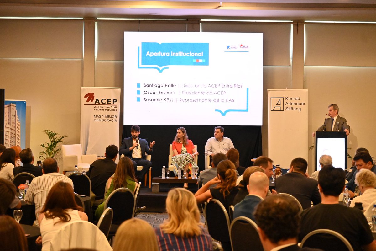 Con la apertura a cargo de Oscar Ensinck, presidente de ACEP Nacional; Santiago Halle, Director de ACEP Entre Ríos y Susanne Käss, representante de la KAS en Argentina, comenzamos este espacio de debate con la finalidad de construir el futuro de la política Argentina.