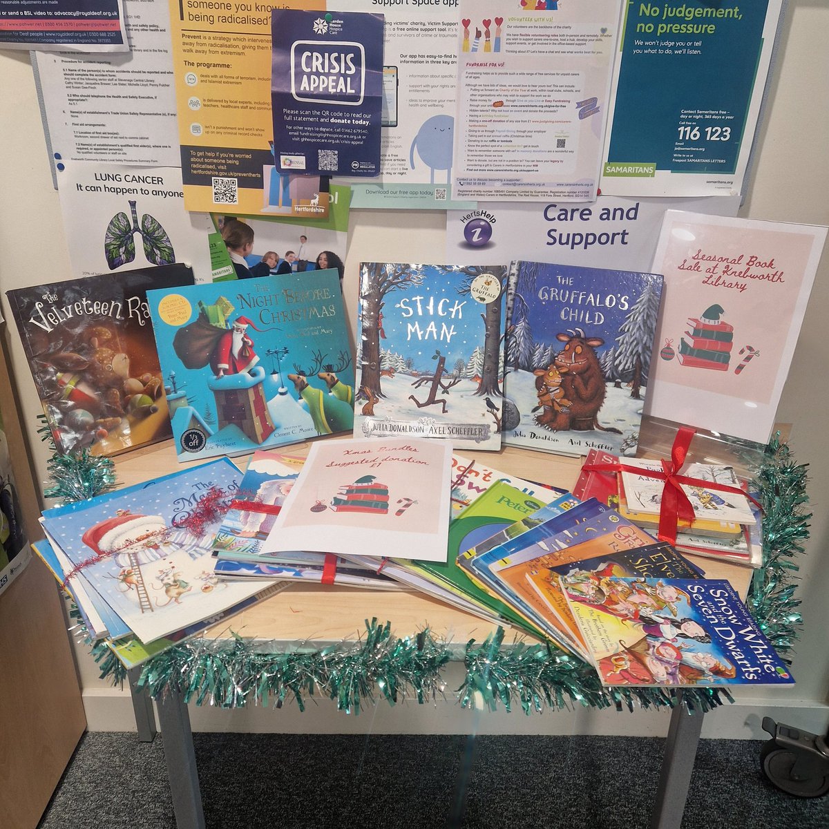 KnebCommLibrary's tweet image. When you visit us at Knebworth Community Library do have a look at our Seasonal Book Sale table &amp;amp; trolley
There are lots of books including Xmas ones which would make great gifts
Please pay whatever you can &amp;amp; all donations go back into the library.