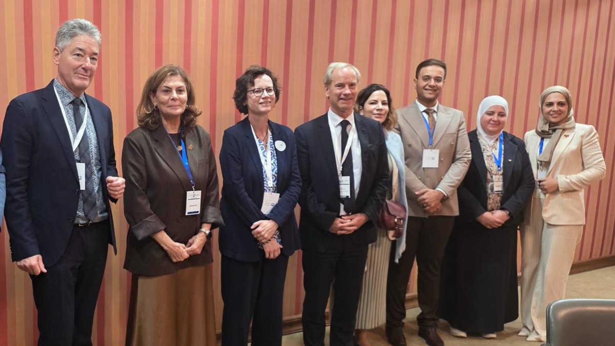 سعيدون بلقاء السيدة هند قبوات، معالي وزيرة الشؤون الاجتماعية <a href="/SyMOSAAL/">وزارة الشؤون الاجتماعية والعمل السورية</a>، بعد زيارتها الناجحة إلى بروكسل، وخلال مشاركتها في يوم الحوار مع المجتمع المدني السوري الذي يعقد الآن في #دمشق. تبادلنا الآراء حول أولويات الوزارة، ولا سيّما تمكين المرأة وتعزيز بناء القدرات المؤسسية.🇪🇺🤝🇸🇾