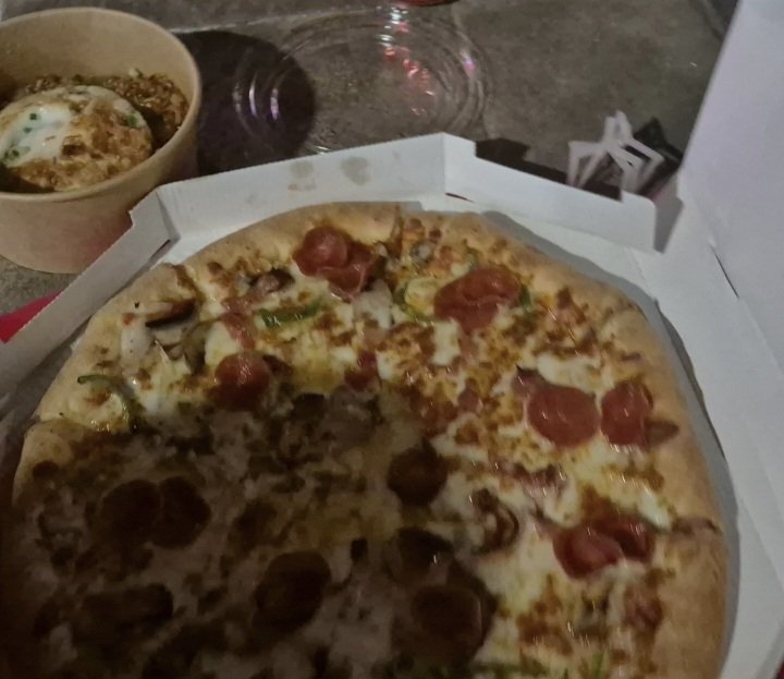 bora_look's tweet image. 이재모피자 후기 ^_^.....
이재모피자= 아는 맛, 늘 먹던 피자의 맛...
김볶밥 = 한스델리 김치볶음밥

기다리는 시간대비 너무 별로라 
다신 안갈듯 별점2점 😽