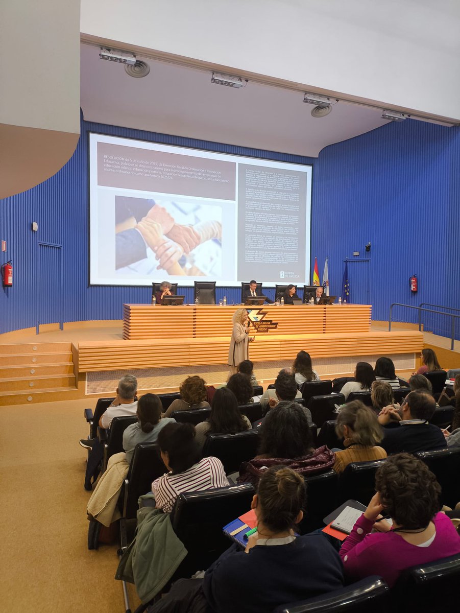 🧩Continuamos coa formación #G2501151 - #equiposdirectivos Formación para desenvolver a función directiva❗️
📑Isabel Serna, Rosalía Polo, Conchita Aramburu, Antonio Estévez e Fernando Carrasco (Inspección) traballan co profesorado a "organización e xestión de centros docentes".