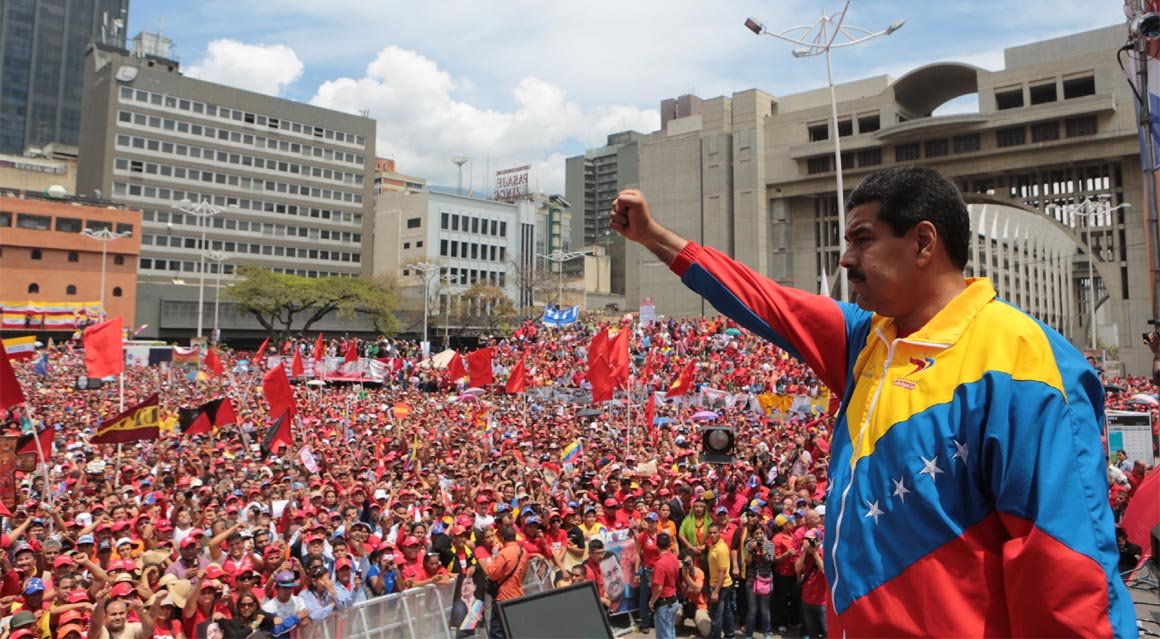 SonPolemicas's tweet image. La &quot;máxima presión&quot; no le está funcionando a Trump con Venezuela, cualquier otro pueblo ya se hubiera entregado, estaría rendido y arrodillado ante tanto despliegue militar, tanta amenaza.
Pero no funcionó con el pueblo de Bolívar, con el pueblo Chavista.
A nosotros no nos…