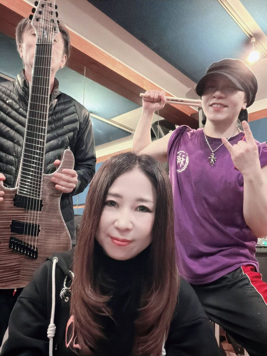 LITF_officialJP's tweet image. 本日はLost In the Flamesスタジオでした☺️
（都合によりSHØGOはお休みです）

ライブの予定はありませんが、集まって演奏を沢山しました。
久しぶりのロスフレは最高に楽しかったです！

サポートしてくださった神ちゃんさんありがとうございました✨