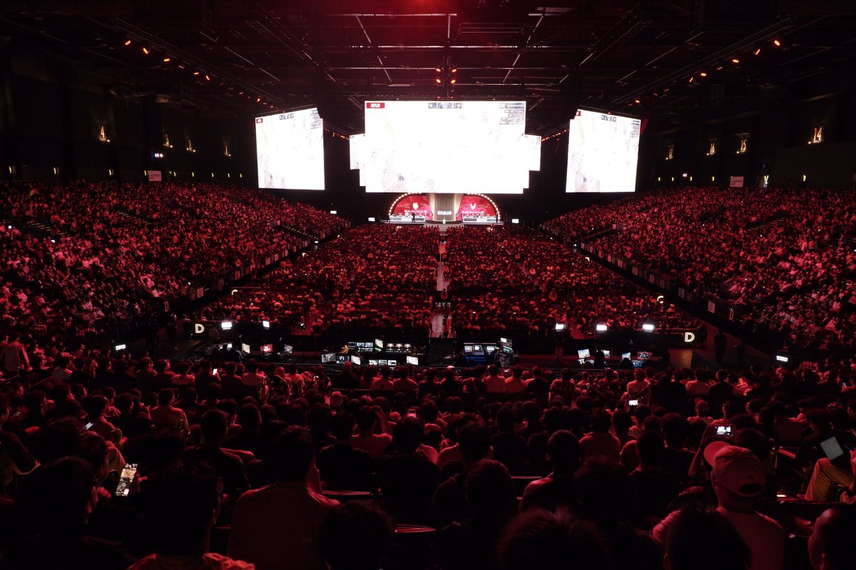 hotspawnCS's tweet image. This crowd in Hong Kong is absolutely insane🤯 #BLASTPremier