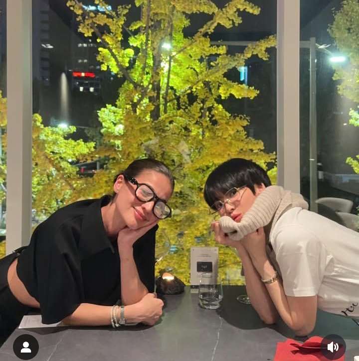 songhyekyo_PH's tweet photo. SANAOL @annecurtissmith 

#SongHyeKyo with Ruby and Anne Curtis hanging out in Korea ❤️ https://t.co/iz6T6x6Lkb