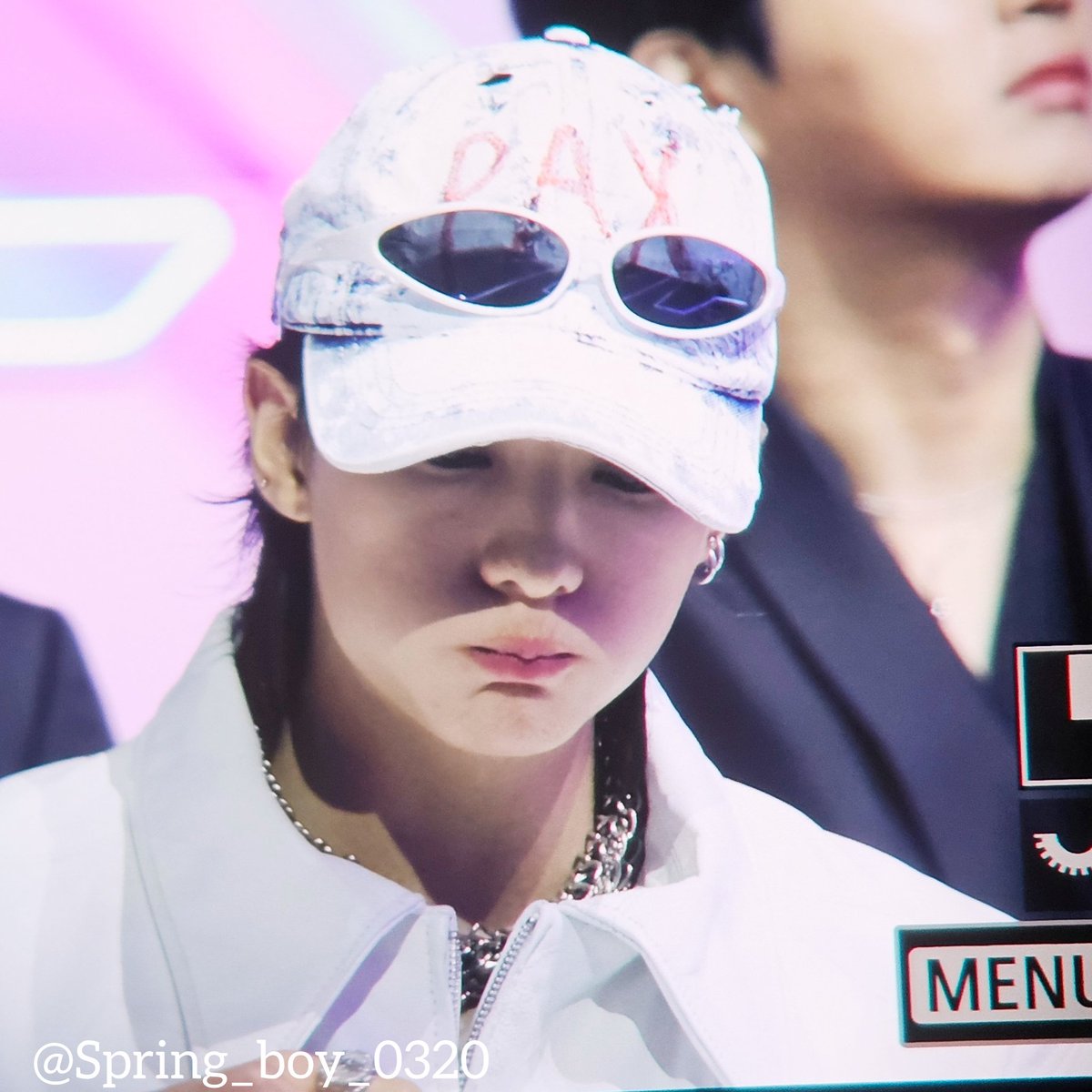 너는봄 tweet media