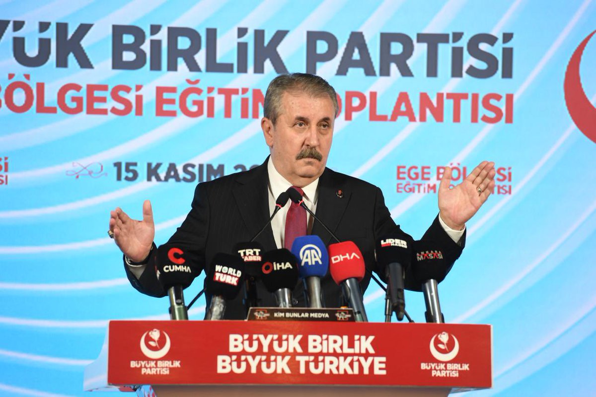 Genel Başkanımız Sayın <a href="/Mustafa_Destici/">Mustafa Destici</a>, Ege Bölgesi Parti İçi Eğitim Toplantısı Öncesi Düzenlenen Açılış Konuşmasında Ülke ve Dünya Gündemini Değerlendirdi.

<a href="/sabricavci/">Sabri ÇAVCI</a>

#BirliğinVeKardeşliğinKalesi 🇹🇷 #Şanlıurfa