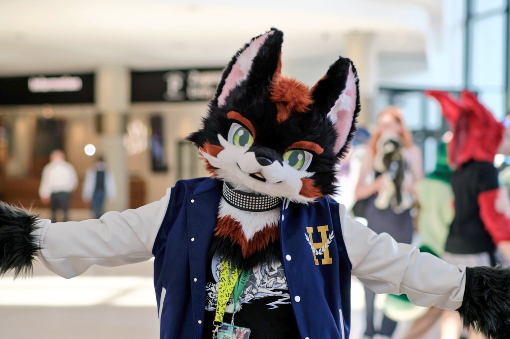 ZionaAki's tweet photo. Need a hug? https://t.co/33GTtVhFr9