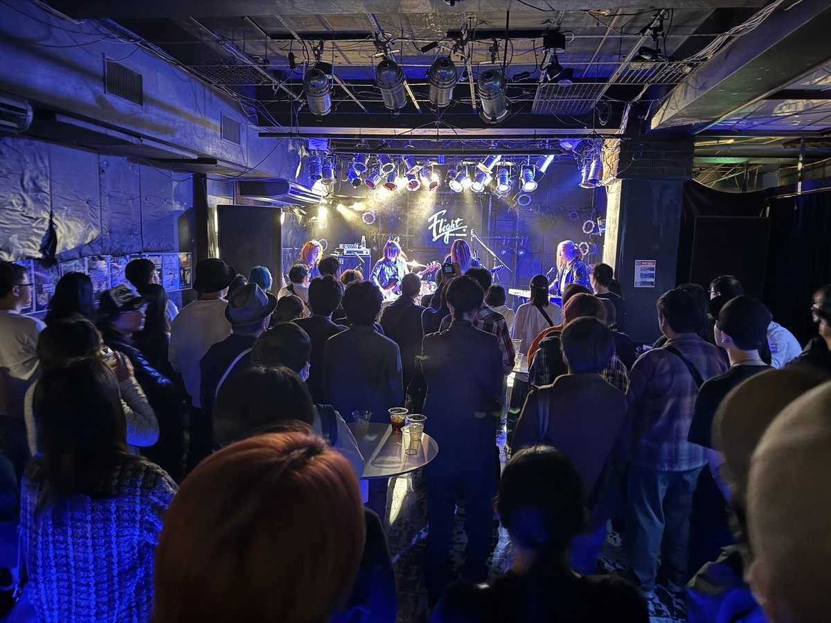 guzzler's tweet photo. PCエンジン版『イース』のカバーバンド、クソ熱いな。
マーク3とMSXしか知らない自分が恥ずかしい。 https://t.co/QNq9kcXaCA