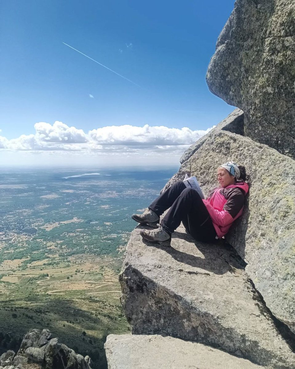 Librería Desnivel tweet media