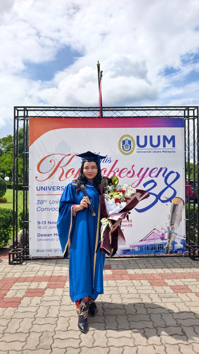 tsiumei's tweet photo. Blessed ❤️
Long story short, I survived! 
Graduated in Bachelor of Science with Honours (Information Technology) 🎓 https://t.co/XKmtLT6yP0