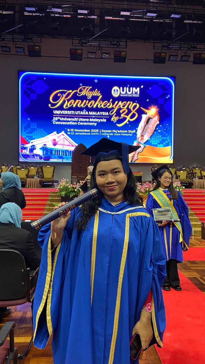 tsiumei's tweet photo. Blessed ❤️
Long story short, I survived! 
Graduated in Bachelor of Science with Honours (Information Technology) 🎓 https://t.co/XKmtLT6yP0