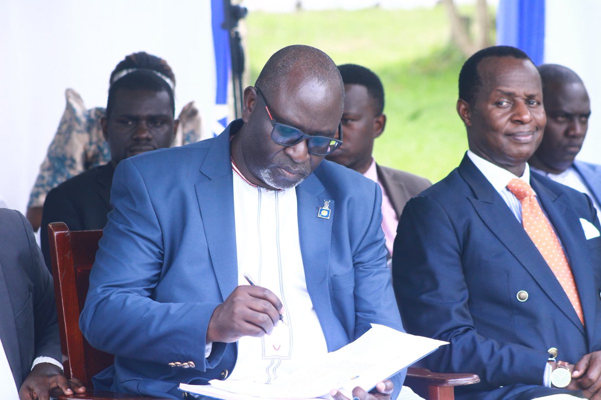 BugandaKingdom_'s tweet image. Okukuza olunaku lw&apos;Abavubuka mu Buganda 2025, omukolo gugenda maaso mu Lubiri e Mengo.

 Omumyuka Owookubiri owa Katikkiro Owek. Robert Waggwa Nsibirwa, Omulangira David Kintu Wasajja, Omutaka Nnamwama Augustine Kizito Mutumba, Minisita w&apos;Abavubuka Owek. Robert Serwanga, Minisita…