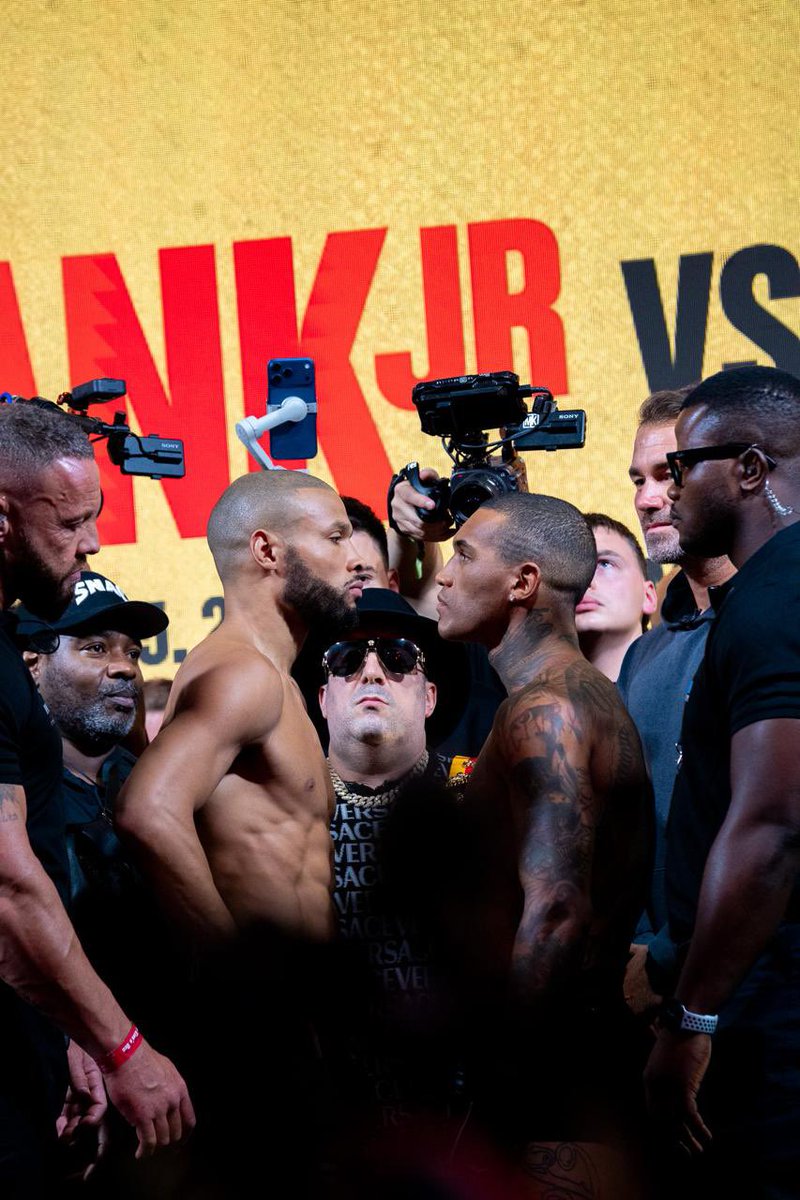 RayJack97010720's tweet photo. Final Predictions⁉️ Tap in 👀👀
#TeamEubank or #TeamBenn
#EubankBenn2 https://t.co/Y9mgUJVbmr