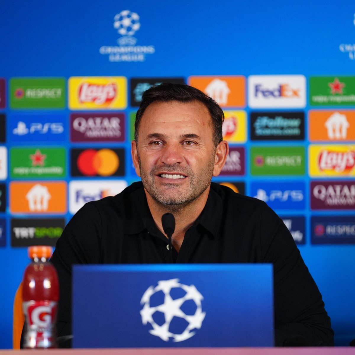 Elalem bir yıldızı idare edemezken o koca bir galaksiye hükmediyor.