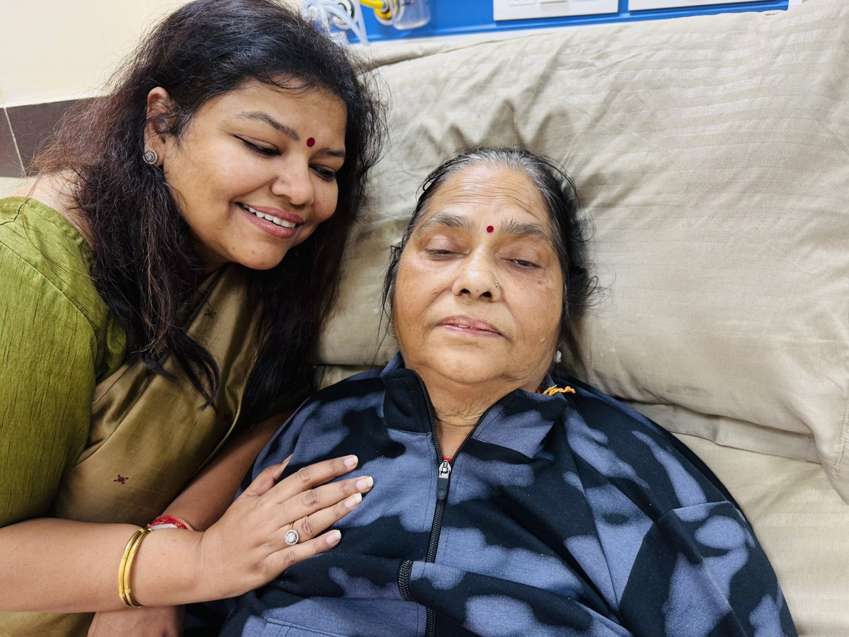 drpragya_shukla's tweet image. Second childhood- माँ ❤️