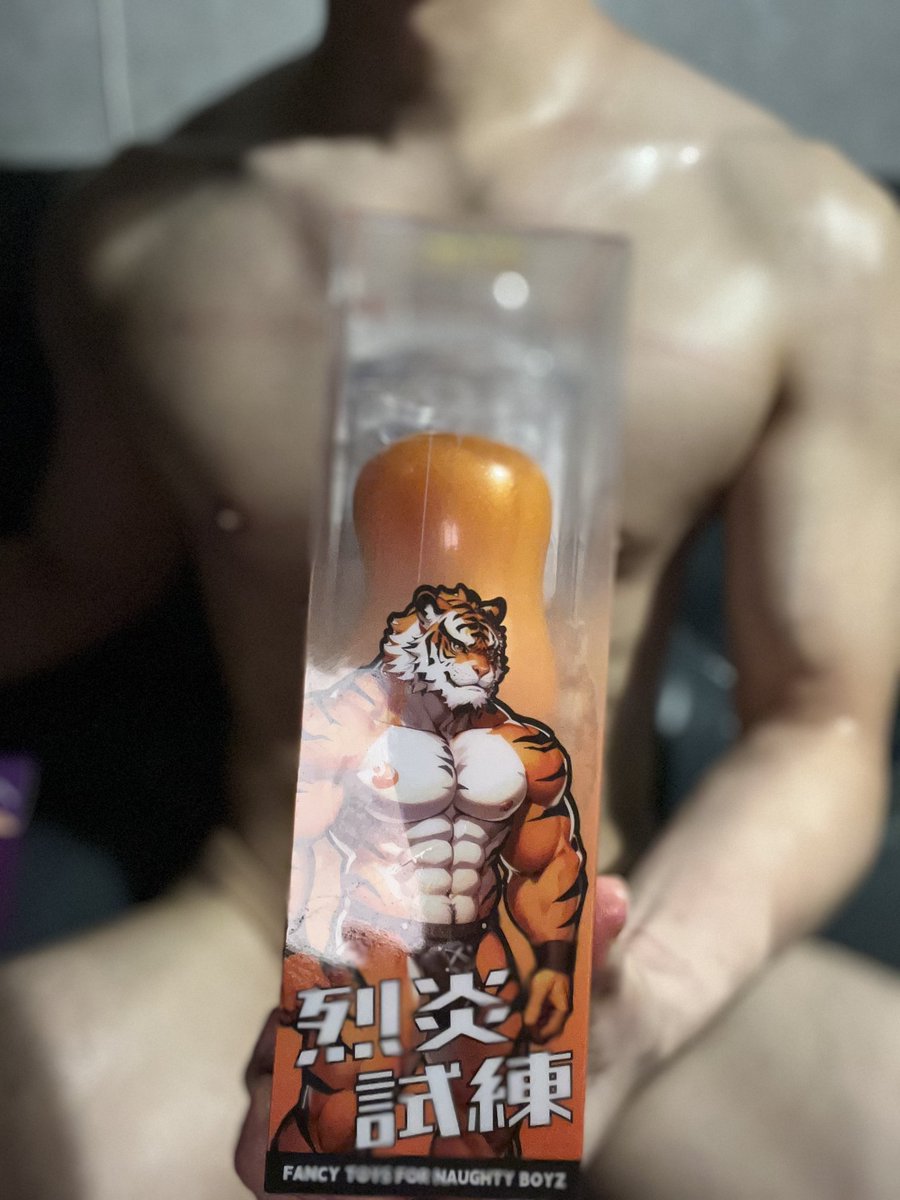 飞机杯像活的一样紧密吸吮，爽的下身发抖。
转发本条推特并关注<a href="/gibbonboi_store/">GibbonBoi实战测评家</a> 一周后抽两个粉丝送飞鸟同款飞机杯
#gibbonboi