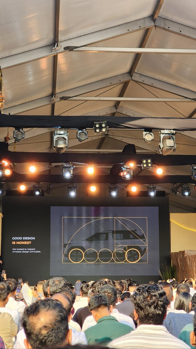 MohitSoniTZ's tweet image. The Sierra has been designed with great proportions that it inherited earlier with the OG design. Modernized heavily to meet future memories.. we agree with Tata ! @TataMotors_Cars @thrust_zone