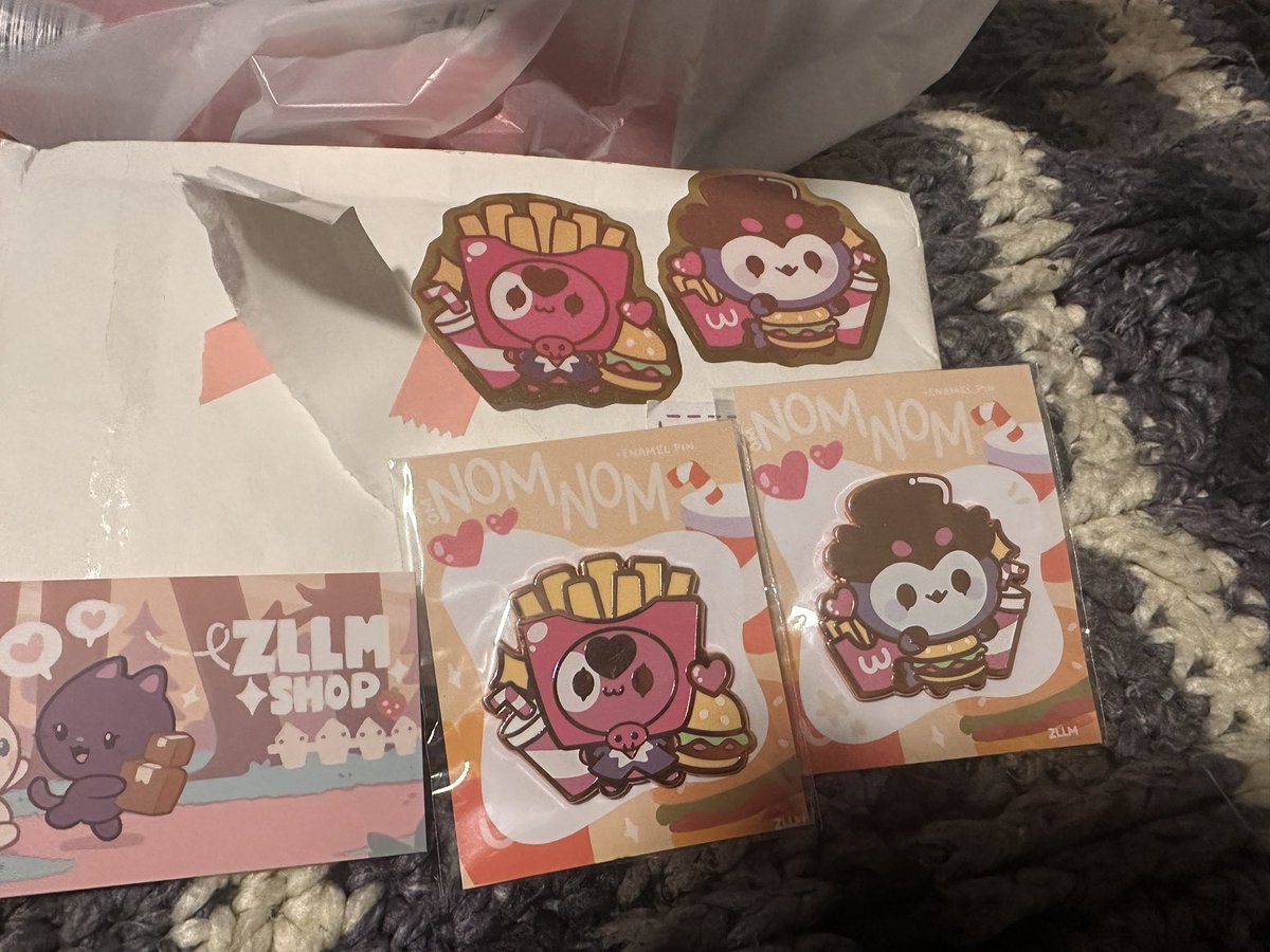 VioletShadowbne's tweet image. My other goodies from @zllm6 came in!! 😍😍😍 they are so cute 💙💙💙 thank you so much 
#HelluvaBoss #Stolitz