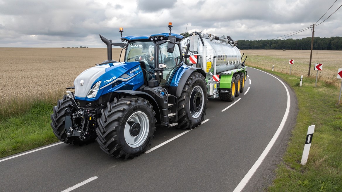 CNHIndustrial's tweet image. 🚨 New category. New power.

Introducing the New Holland T7 XD – built for versatility, designed to tackle global farming challenges. 🌍

🔗 ow.ly/Q0Wu50XrVTW

#NewHolland #T7XD #SmartFarming #InnovationInAg #CNH