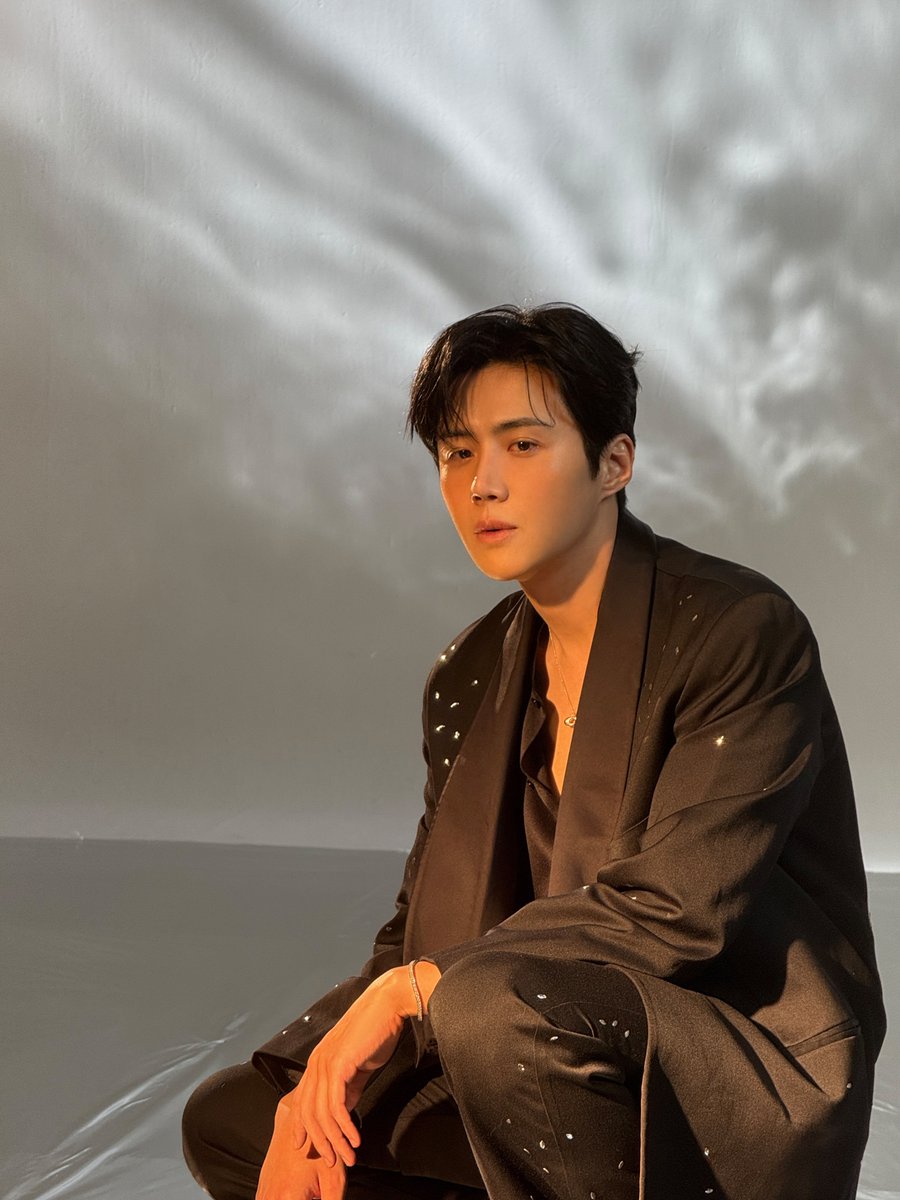 KIMSEONHO_offcl's tweet image. [📷] KIM SEONHO 2026 SEASON'S GREETINGS &amp;lt;Into the Glow&amp;gt; Season’s Moment

Into the glow, into 2026🌟
▶️ bit.ly/4oYq5OZ

#김선호 #KIMSEONHO
#2026SEASONSGREETINGS #Into_the_Glow