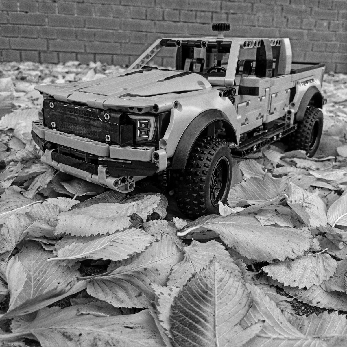 M438sCreations's tweet image. Spaceru ciąg dalszy...

#lego #technic #legotechnic #ford #legoford #raptor #fordraptor #afol #legostagram #legoinstagram 
#legoofinstagram #toyphotography #legophotography #minifigurephotography #afolphotography #m438