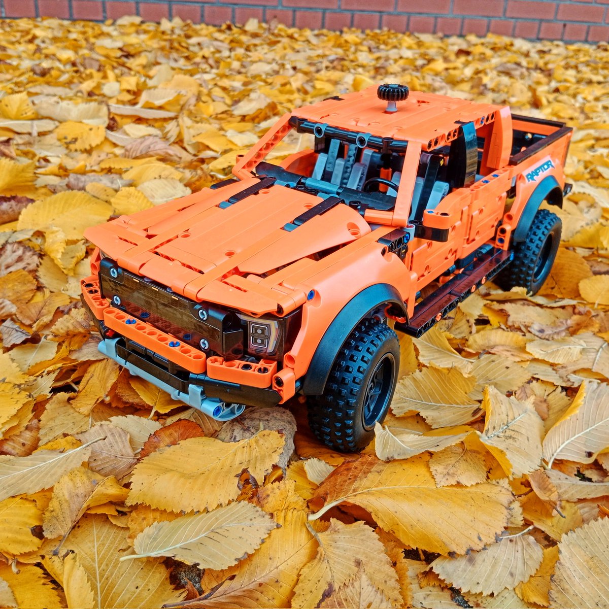M438sCreations's tweet image. Spaceru ciąg dalszy...

#lego #technic #legotechnic #ford #legoford #raptor #fordraptor #afol #legostagram #legoinstagram 
#legoofinstagram #toyphotography #legophotography #minifigurephotography #afolphotography #m438