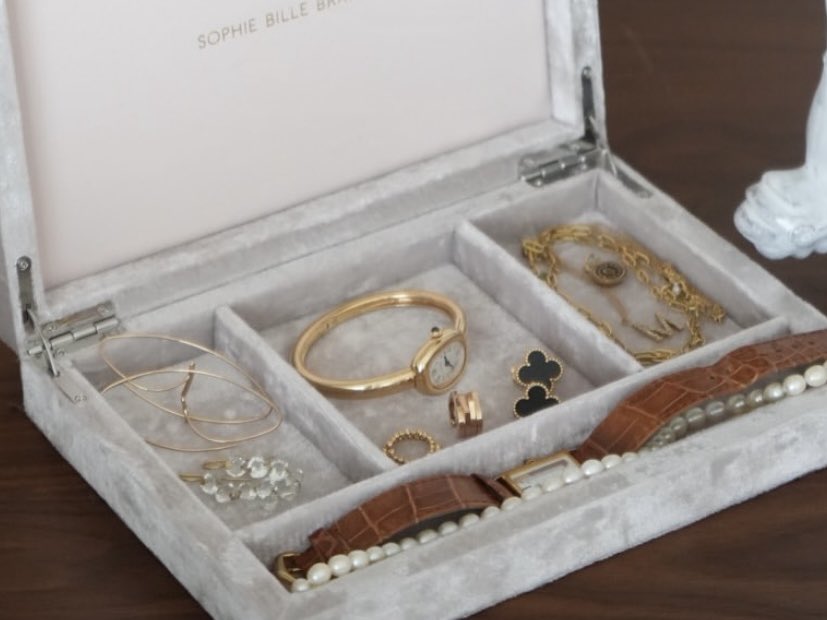 かじまりさんのジュエリーケースの中身が素敵すぎて、どこのブランドの
