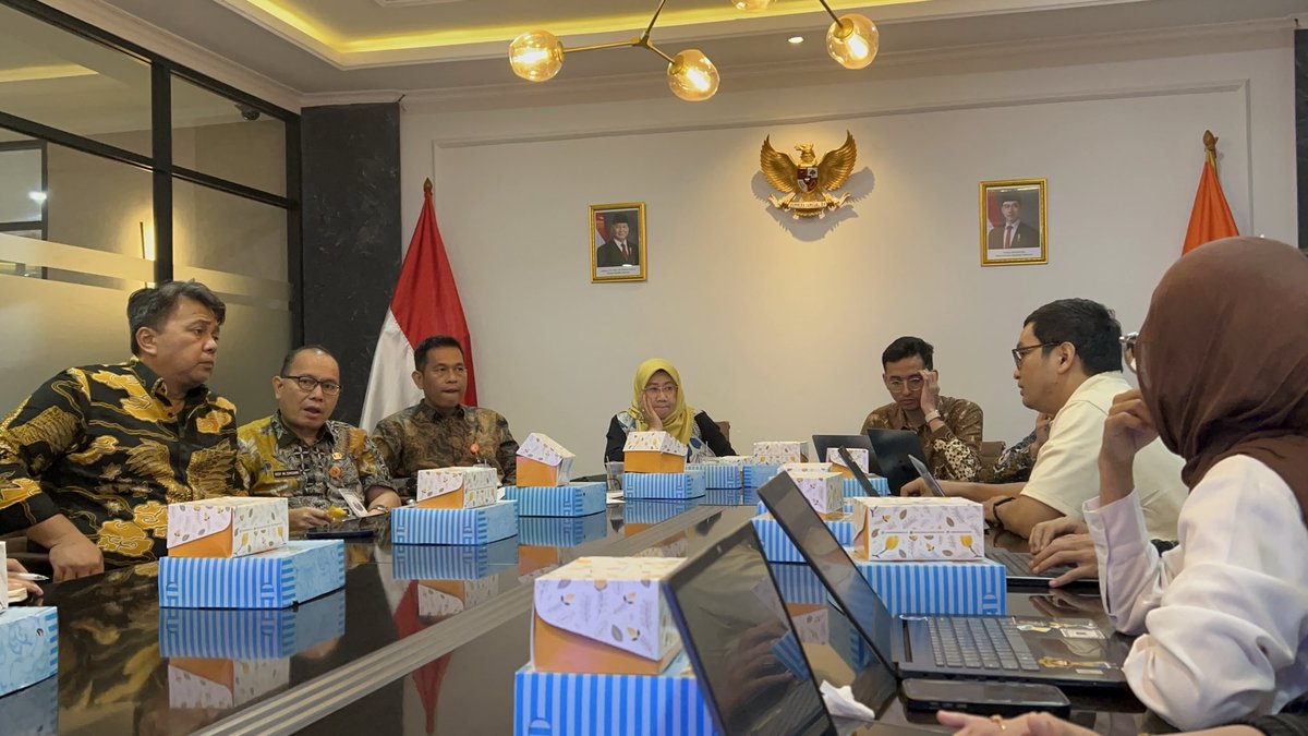 perludem's tweet image. 14/11/25 — Koalisi Masyarakat Sipil untuk Kodifikasi UU Pemilu audiensi dengan Bawaslu RI, menyerahkan Ringkasan Eksekutif &amp;amp; mendorong transformasi Bawaslu menjadi Badilu.

Koalisi berharap percepatan Revisi UU Pemilu demi pengawasan yang lebih kuat. 🗳️✨

#RevisiUUPemilu