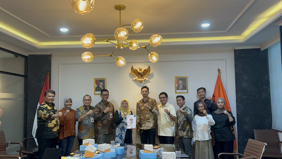 perludem's tweet image. 14/11/25 — Koalisi Masyarakat Sipil untuk Kodifikasi UU Pemilu audiensi dengan Bawaslu RI, menyerahkan Ringkasan Eksekutif &amp;amp; mendorong transformasi Bawaslu menjadi Badilu.

Koalisi berharap percepatan Revisi UU Pemilu demi pengawasan yang lebih kuat. 🗳️✨

#RevisiUUPemilu