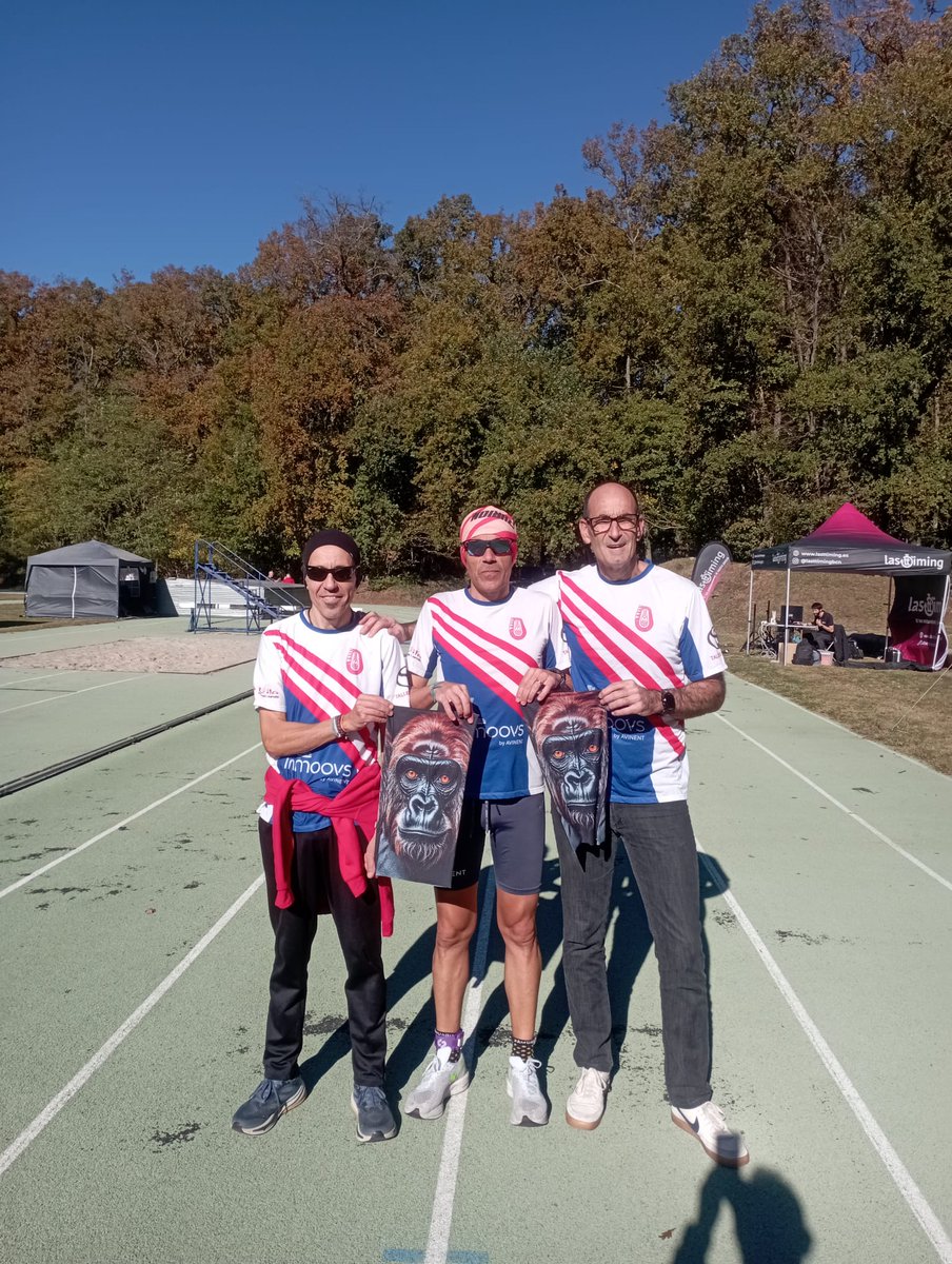 3/4 de l'equip ja estant a punt!! El quart integrant arriba més tard. 
24 hores per davant , donant voltes a la pista de #olot 
Som-hi!! 
#ultrarunning #manresa #running #24h #olot