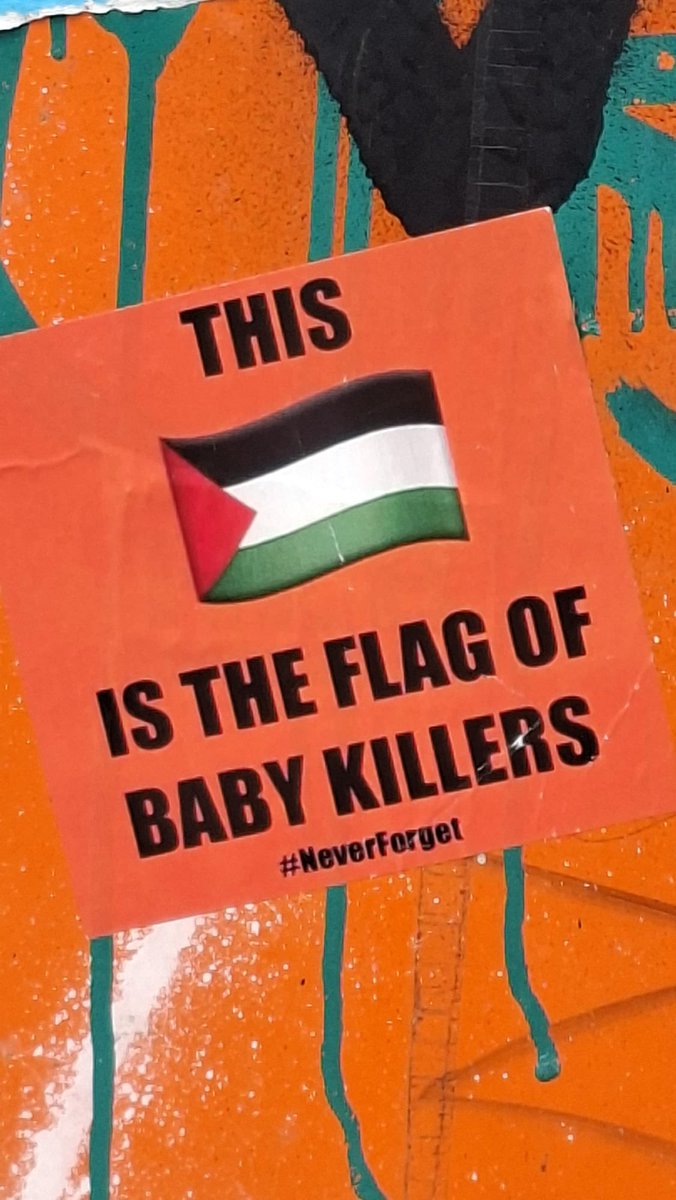 RakMakkabi's tweet image. In Berlin wurden neue Sticker gesichtet, die der Realität in keiner Weise widersprechen.
#B1511 
#FreeBerlinFromHamas