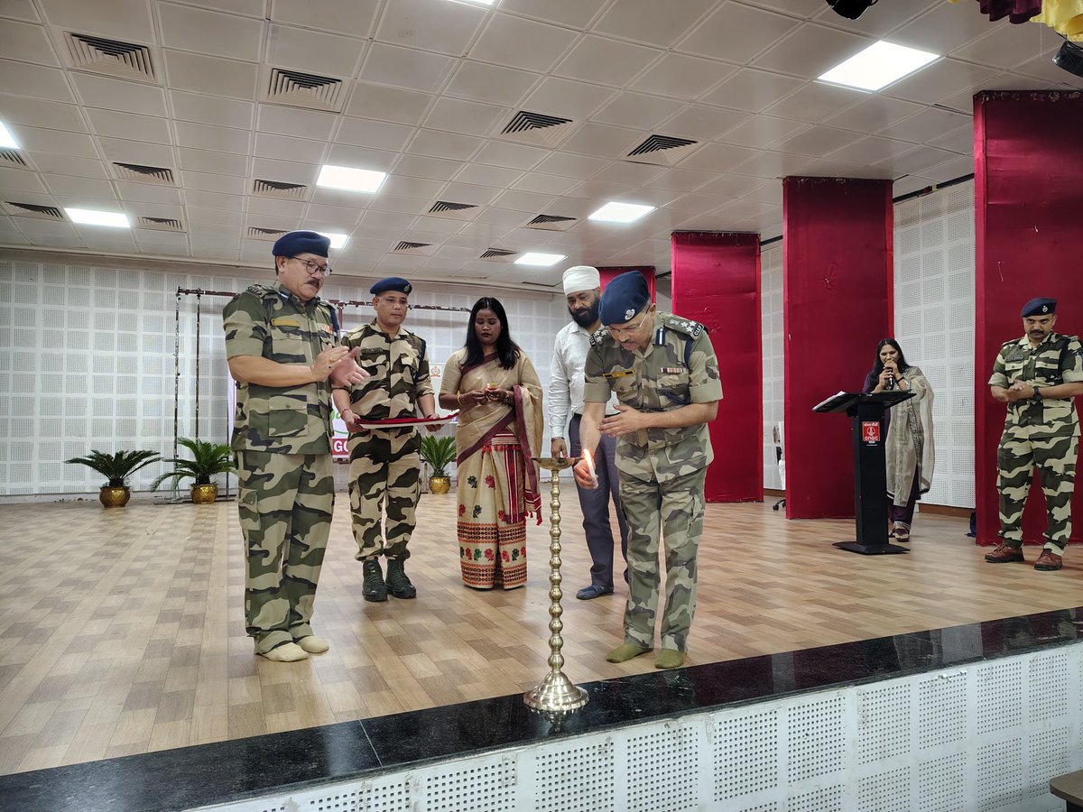 CISFNORTHEAST's tweet image. CISF Unit ONGC Jorhat celebrated 150 years of Vande Mataram with a cultural evening themed on the freedom movement.
Honoured to have DIG, NEZ HQ Guwahati grace the occasion.
#JaiHind #CISF #VandeMataram150Years #ONGCJorhat
@HMOIndia @PIB_India @CISFHQrs @ONGC_ @MinOfCultureGoI