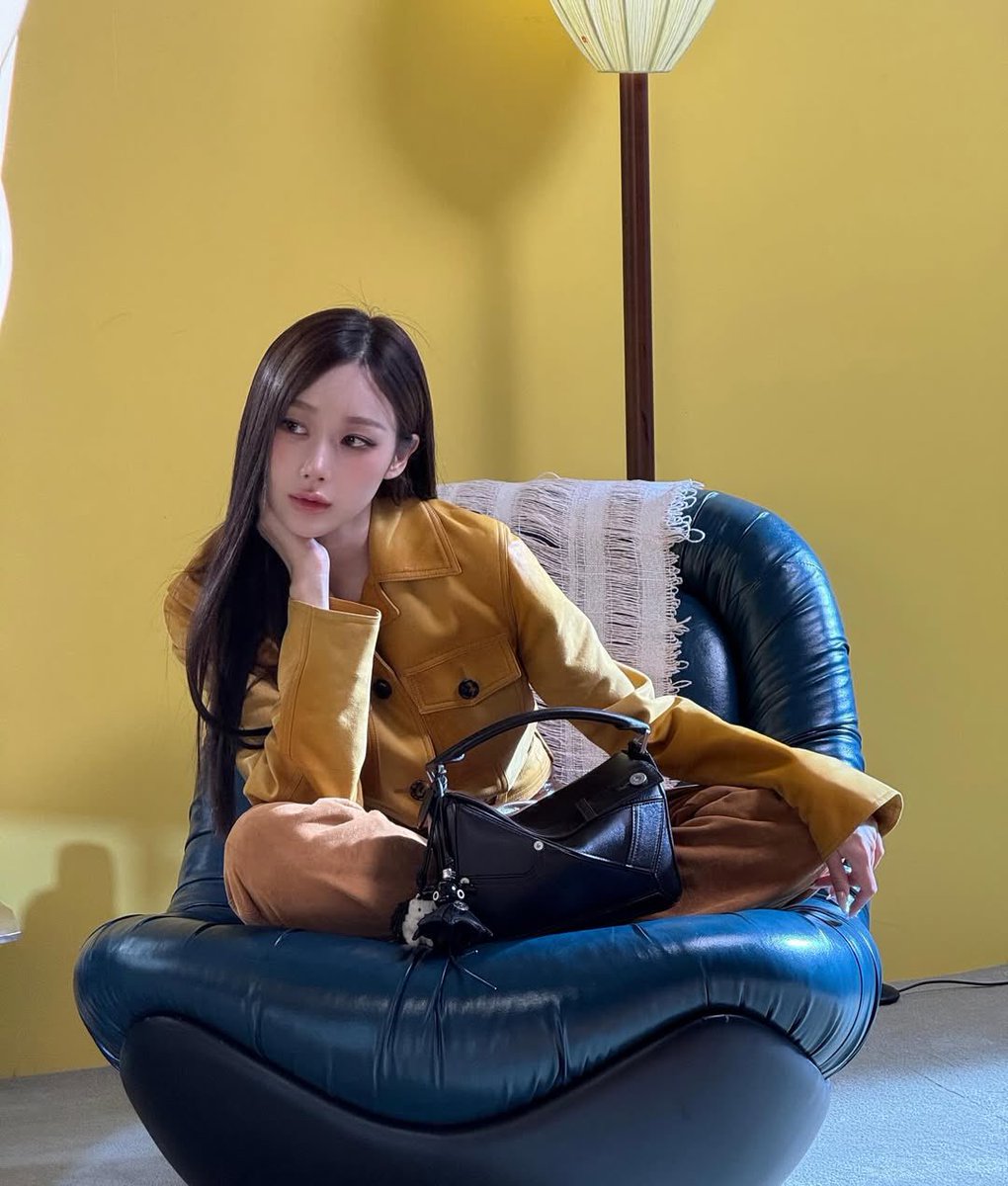 uchgaeri's tweet image. giselle’s first ever global solo campaign for loewe as the house’s brand ambassador ⏾