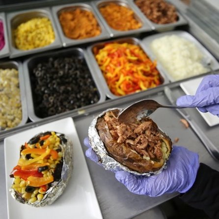 Almanya'dan İstanbul'a tatile gelen bir aile, Ortaköy'de yedikleri kumpir ve midyenin ardından fenalaştı.

— 3 ve 6 yaşındaki iki kardeş hayatını kaybetti.
— Anne ve baba yoğun bakıma kaldırıldı.