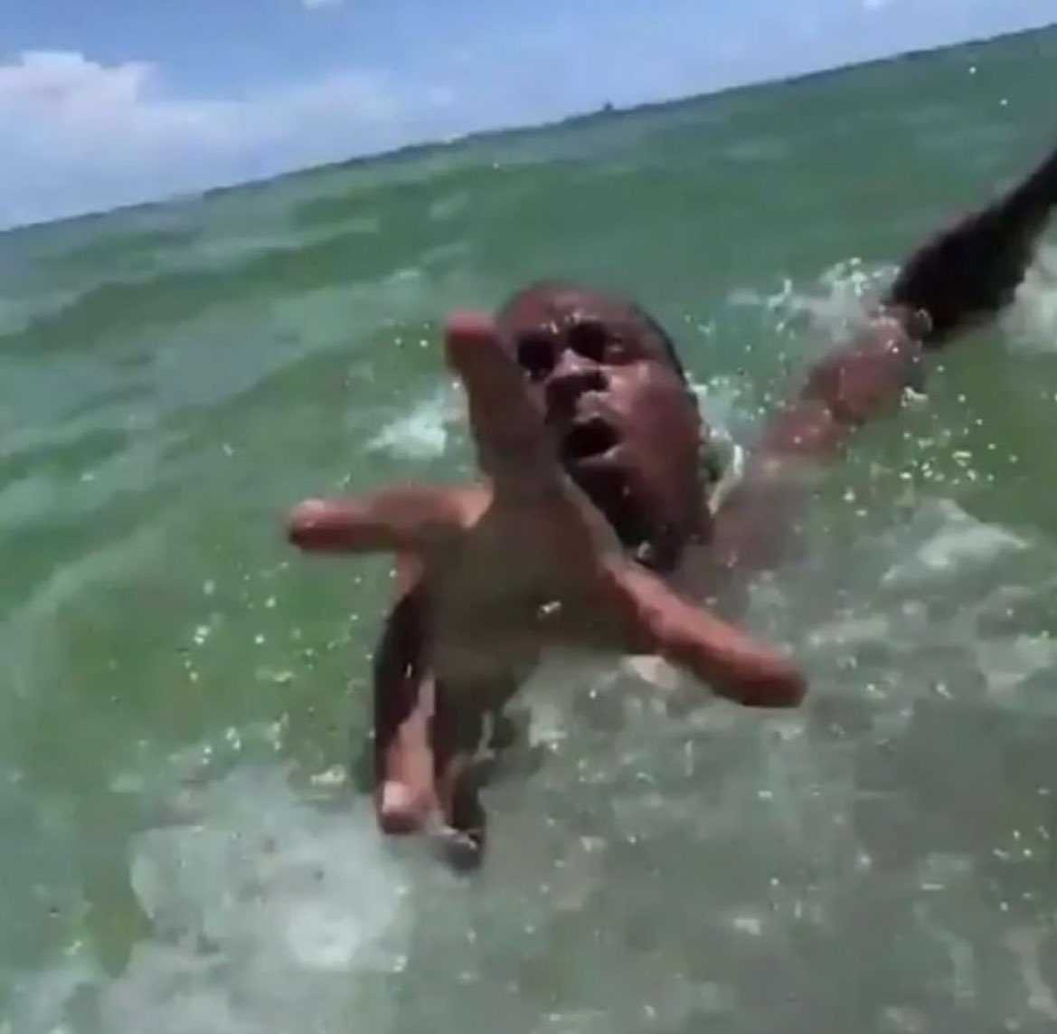 kampalasfinestt's tweet image. Why didn’t Kenyans warn us that the Indian Ocean is deep💔😭😂