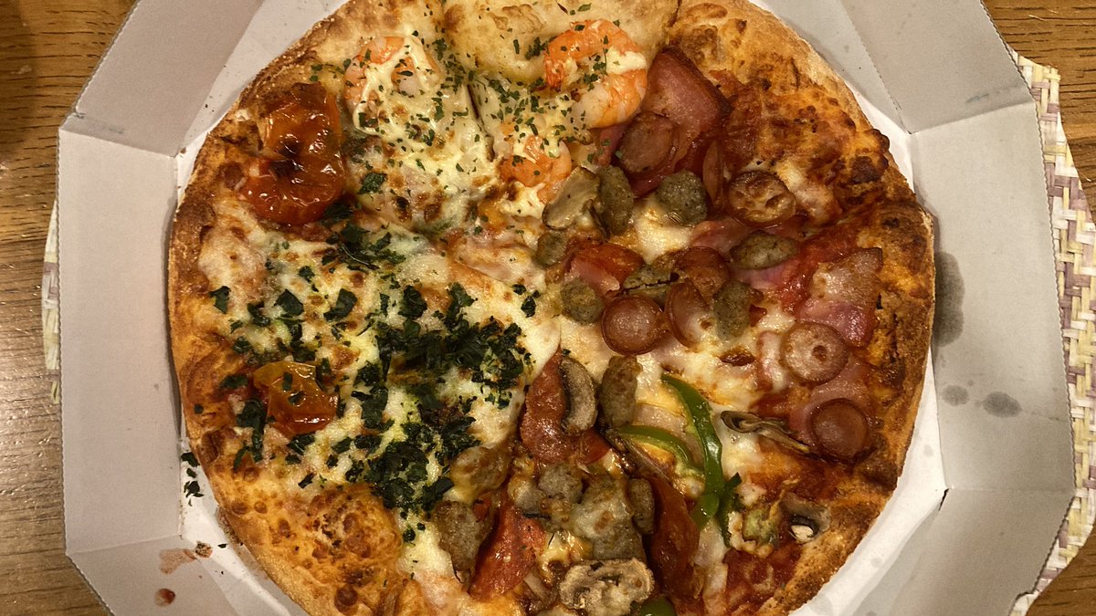 くわとろになります。 先月ドミノピザ様よりクワトロピザ1枚無料券🆓を戴きましたので本日