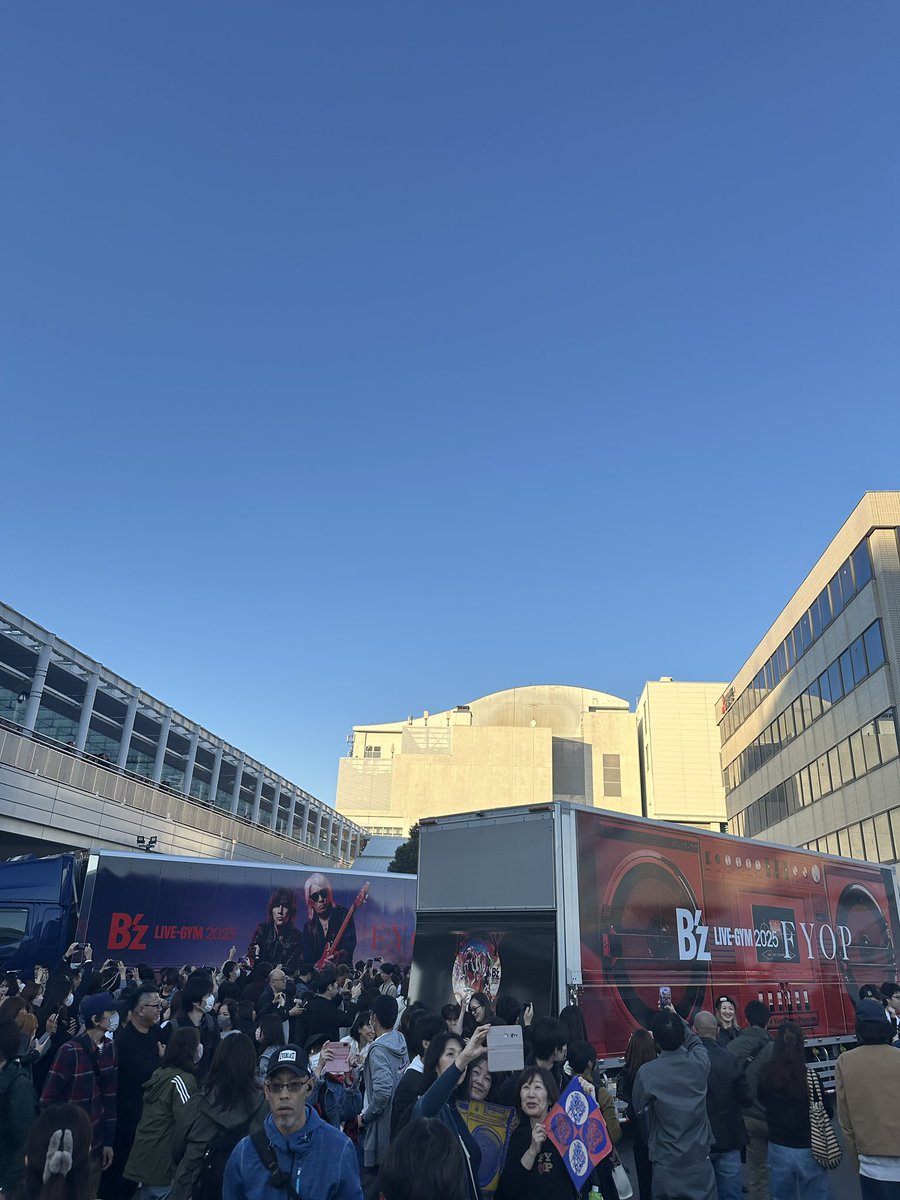 約30年前のB'zのサインです。家宝にしてたのですが熱烈なファンの方に譲ります あいかわらずな稲婆｜Highway XYZ🌏💎✓