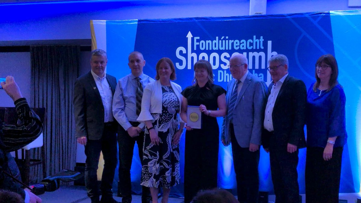 AhaneGAAClub's tweet photo. Bonn Óir Buaite ag CLG Átháin!
Táimid AN-BHRÓDÚIL go bhfuil Gradam Óir FSMD Ghlór na nGael buaite againn!
Comhghairdeas le Maura Tierney, an foireann Cultúr agus BUÍOCHAS le gach duine a thacaigh linn.
Ní neart go cur le chéile!
#GAAGaeilge #FSMD @GlornanGael https://t.co/WNKG6NioqO