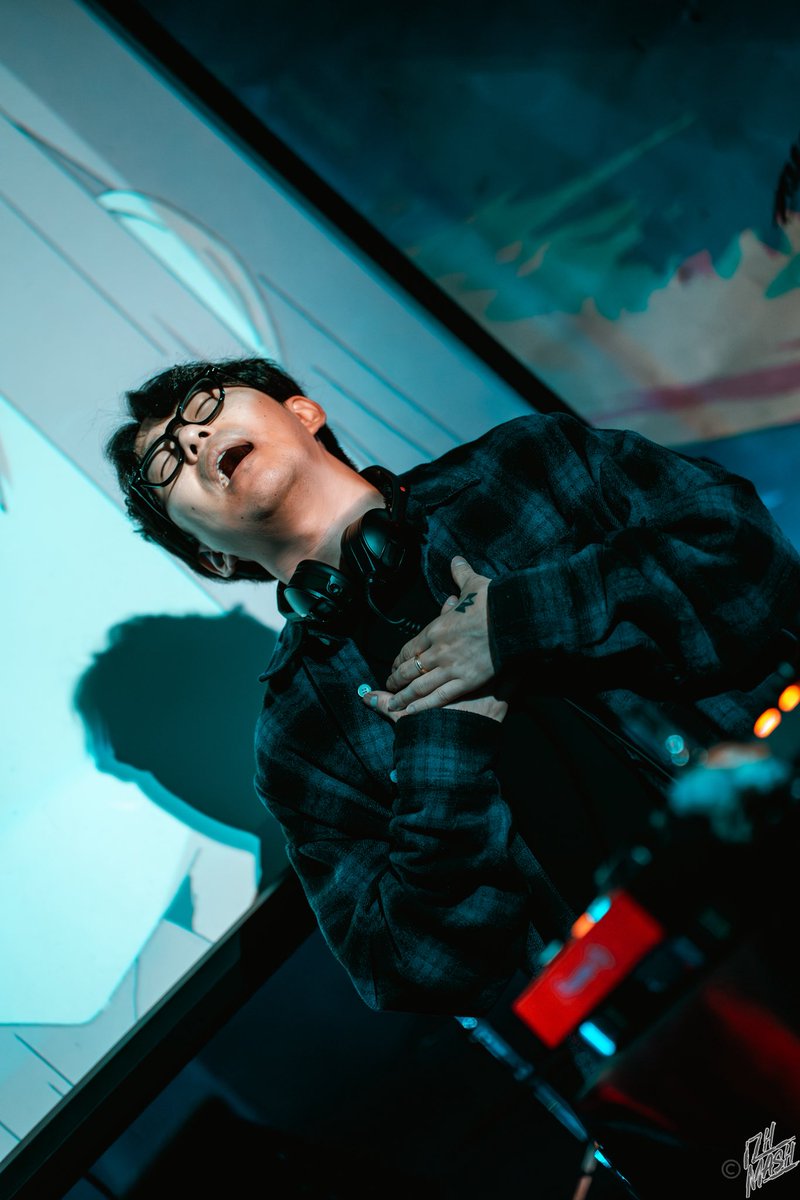 DiVe!!! vol.17 놀러와주신 여러분들 모두 간사드려요!
오늘은 첫타임으로 잔잔하게 DJ했던 메 입니다. 
올해의 좋은 마무리를 할수있기를 바라며..!
다들 다음에 또 만나요!!

#DiVe_party