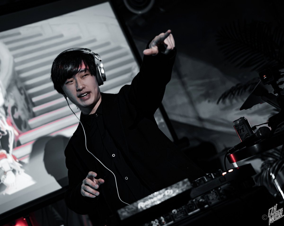 #DiVe_Party
Dive!!! Vol.17 최고였던 무대였습니다
07년생이 낋여온 애니송들은 어떤가요? 사심 그득그득채워가는 셋리 즐겨주셔서 감사합니다! 

Ps. 시원찮은 그녀 많이 사랑해주세요
📸by. <a href="/izhmash_asakura/">イズマシ📸🏎️🌸</a>