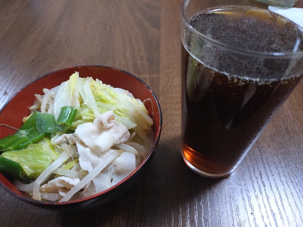 Timon_BoardGame's tweet image. 鍋とコークハイでぐびっと行きます！！
カンパーイ！！😆😆

#鍋
#ハイボール