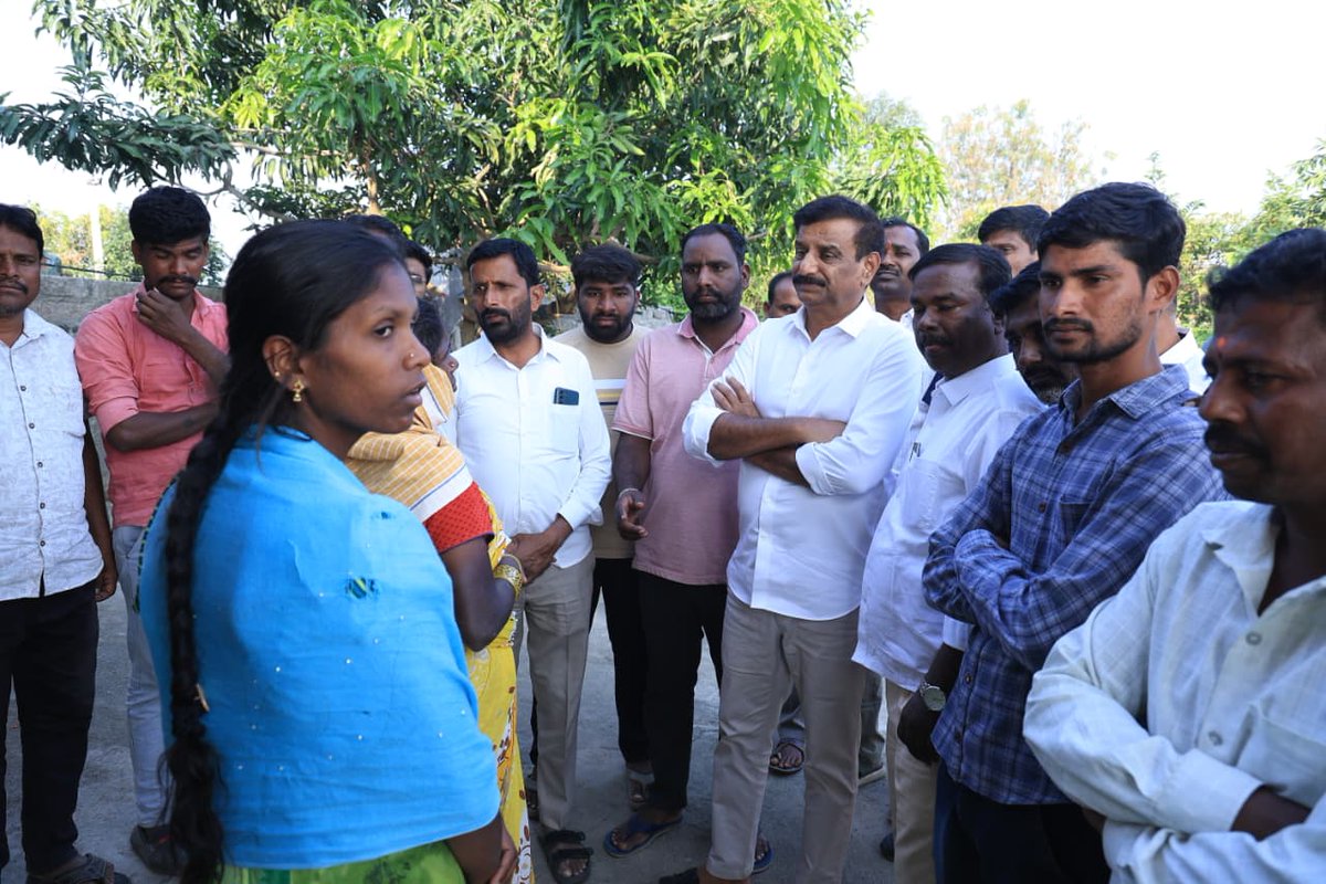 KPR_BRS's tweet photo. దుబ్బాక నియోజకవర్గం లో పలు గ్రామాలలో పరామర్శలు నిర్వహించిన దుబ్బాక శాసనసభ్యులు కొత్త ప్రభాకర్ రెడ్డి గారు..
#dubbaka #brs https://t.co/x7t5P58m5E