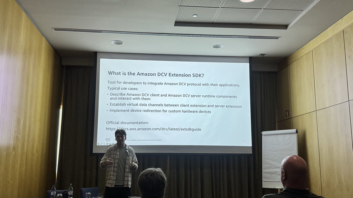 Microspecialist's tweet image. The younger more hair Andrew Morgen #Andy2 at #e2emvc with an interesting session. Empowering remote development using the Amazon DCV Extension SDK