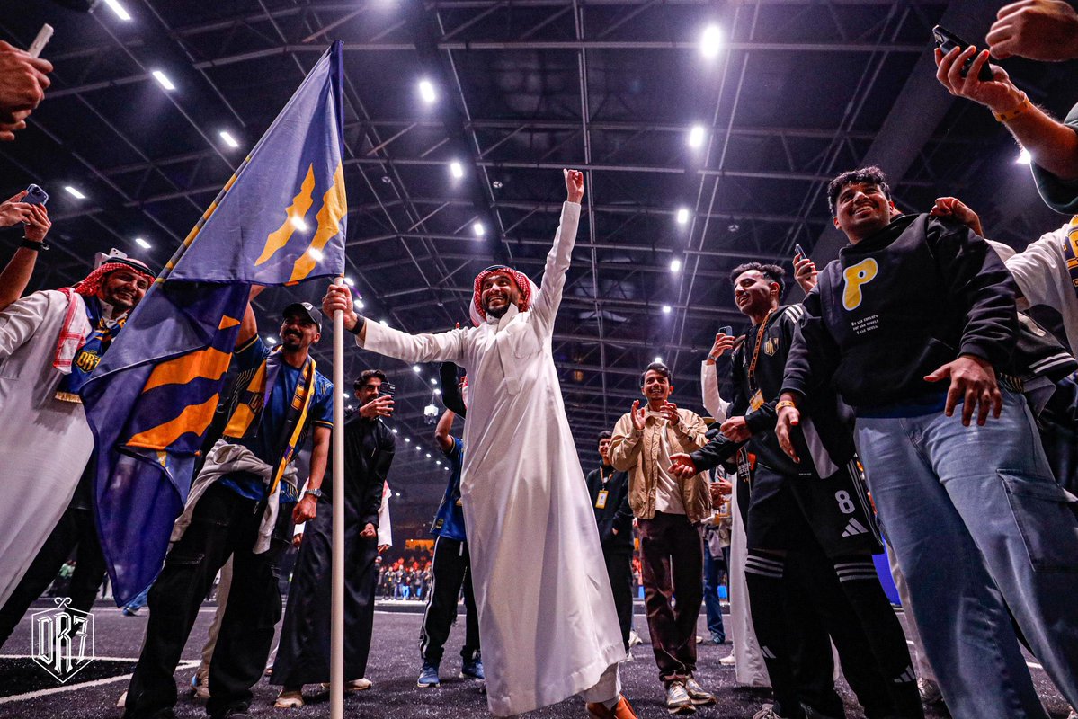 مساء فوز أمس الاسطوري …
مساء اليوم اللي نعيش فيه فرحة صرخة ودعوة صارت واقع 🔥
الحمدلله على الفوز… وعلى الأسطورة اللي كتبت التاريخ من أول نسخة.
مساء الفخر يا دربحه  🏆❤️.