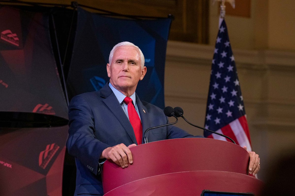 rudolfhenryk5's tweet image. 🚨 JUST IN: Multiple GOP sources say Mike Pence is actively considering a 2028 presidential run.

According to people familiar with his thinking, Pence believes the party will eventually return to his style of conservatism and sees himself as a “steady, principled alternative”…