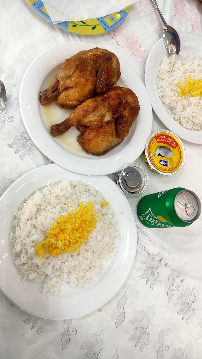 دیروز در مناطق شمالی، موفق به خوردن اکبر جوجه‌ی اصلی شدم و بسی خوشحالم.
توی انزلی که یکی از شعبات اصلی برادران کلبادی گلوگاه هست.
طعمش رو واقعا دوست داشتم
طوری توی کره پخته بود که استخوناش رو میشد بین دو انگشت خورد کرد.
منی که از پوست مرغ بدم میاد، اینجا خوشمزه‌ترین قسمتش بود