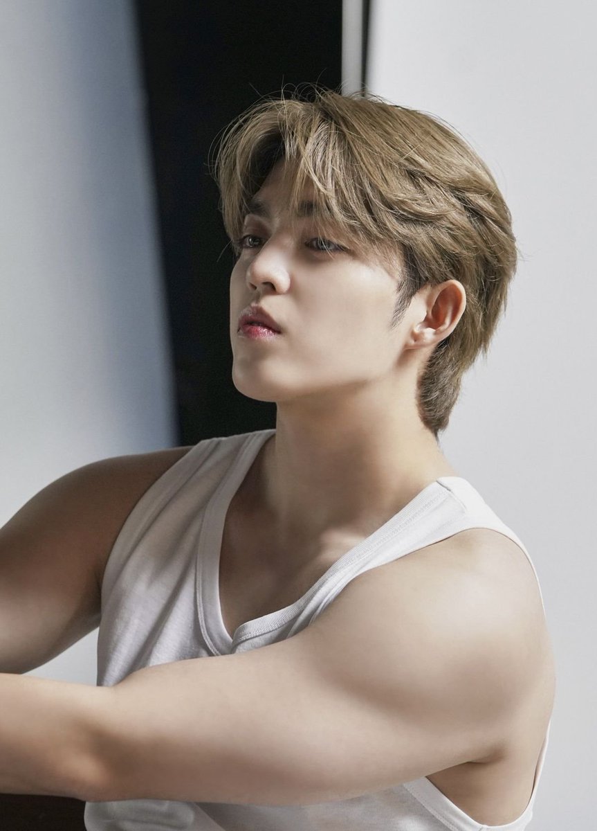 cheolhanglazer's tweet photo. seungcheol in a white tank top is genuinely lethal, I fear. https://t.co/HstC6E1VL8