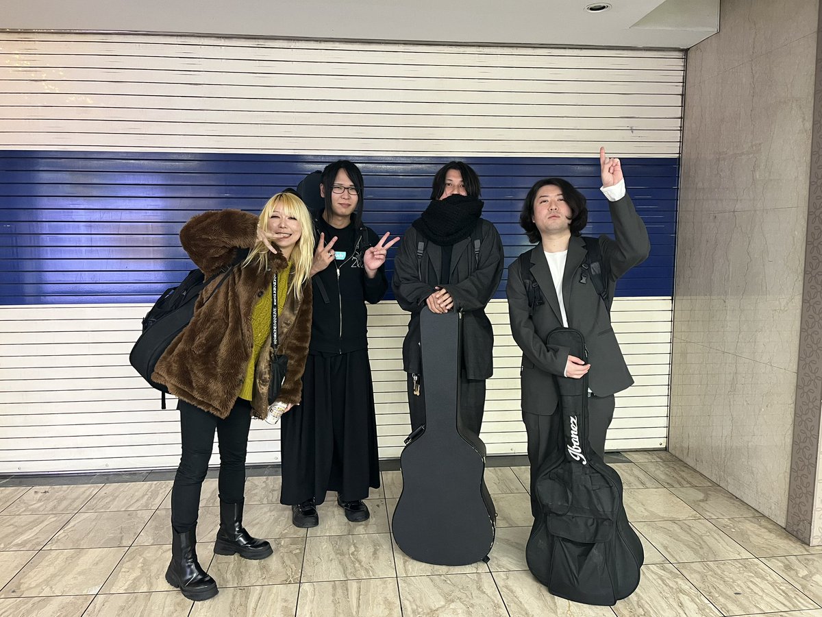 対バンの皆さん初めましてでちょっとドキドキしてたのだけど、りんさん、me;usさんめっちゃナイスピーポーすぎた！！めっちゃ楽しかったぁ！駅前でパシャリ！

カバン忘れているとこに気づき主催のヤマモトさんが駅まで持ってきてくださり優しさにやられ助かりました涙